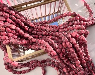 Нить бусин из тонированной яшмы 7,5-8мм (галтовка)