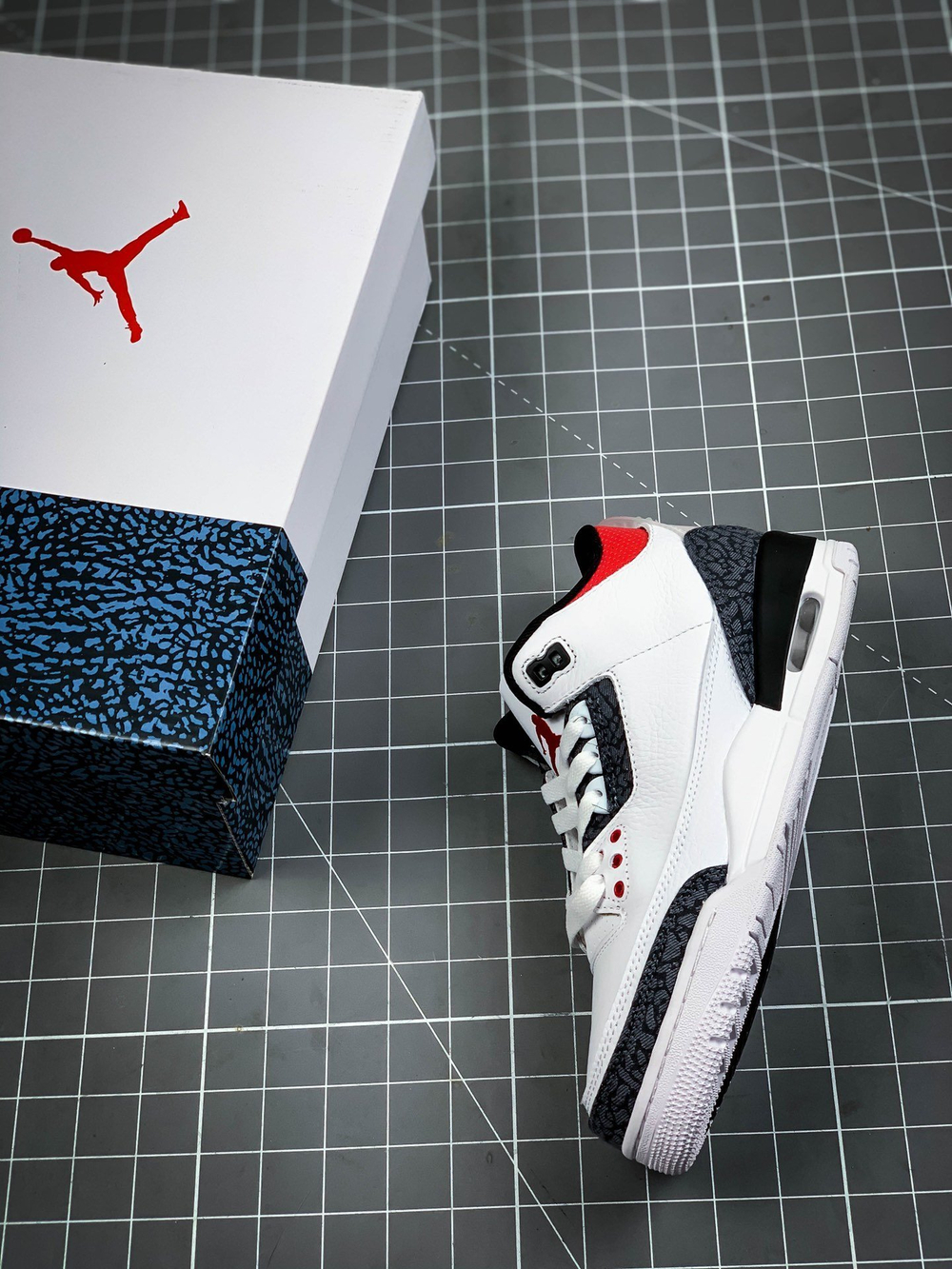 AIR JORDAN 3 SE-T FIRE RED JAPAN EXCLUSIVE WHITE/FIRE RED/BLACK