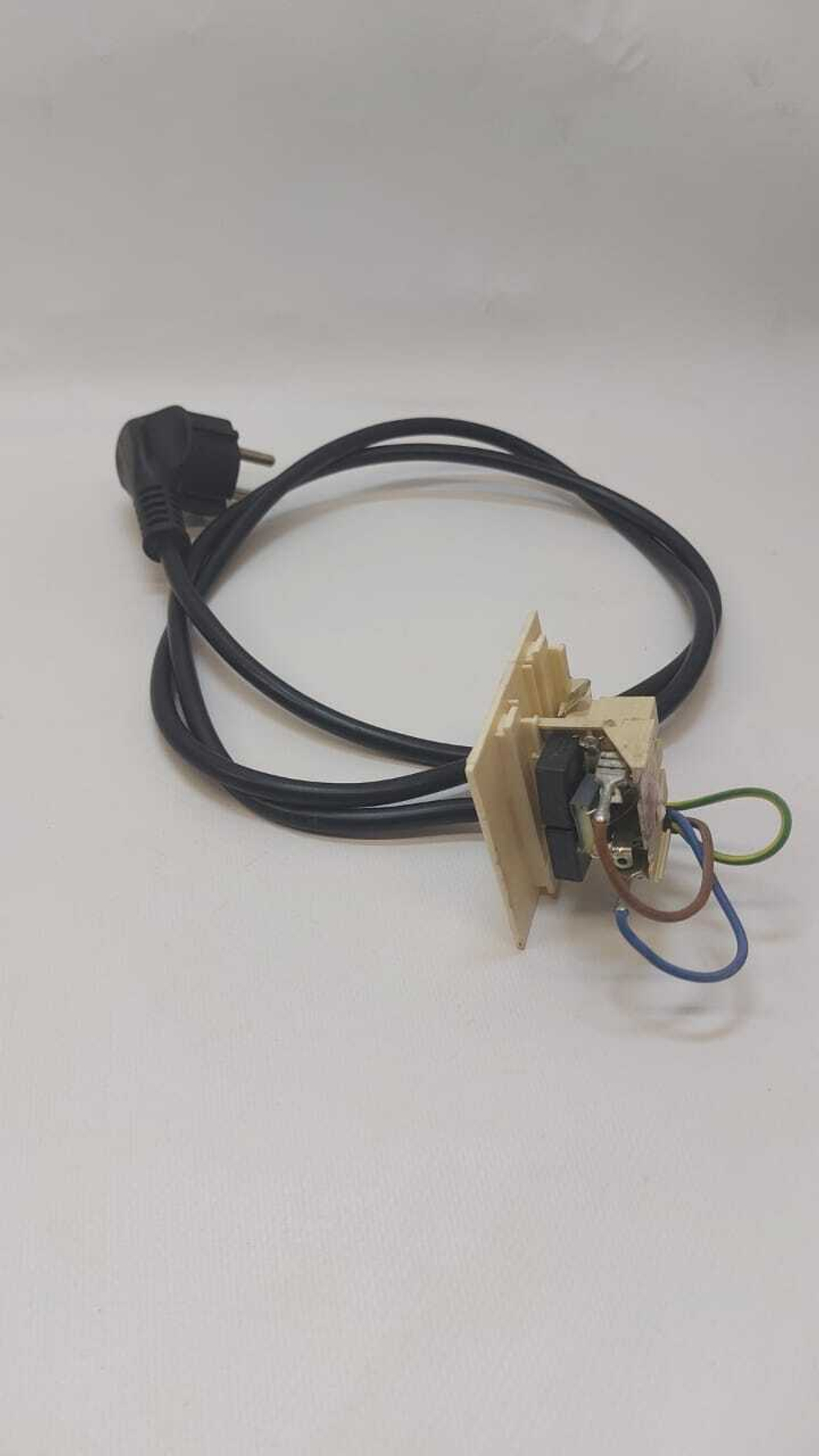 4 Сетевой фильтр посудомоечной машины Indesit 16002178701 б/у