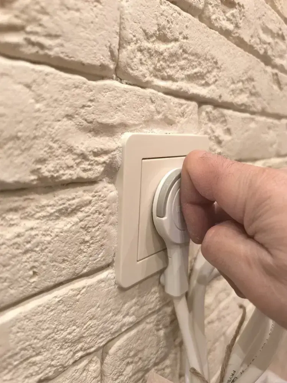 Удлинитель электрический с выключателем плоской потайной вилкой С кольцом (за шкаф) 3 розетки 1.5Метра вилкой (за шкаф) Сетевой фильтр бытовой (удлинитель)