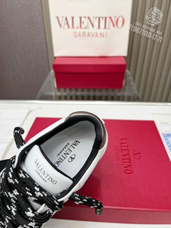 Кроссовки Valentino