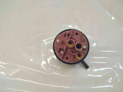 582 Датчик уровня воды (Прессостат) для стиральной машины Electrolux 505AF403 89-40 б/у