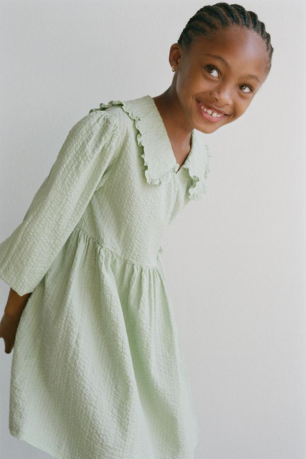 ZARA ПЛАТЬЕ ИЗ РЕЛЬЕФНОЙ ТКАНИ С КРУГЛЫМ ВОРОТНИКОМ, СВЕТЛО-ЗЕЛЕНЫЙ