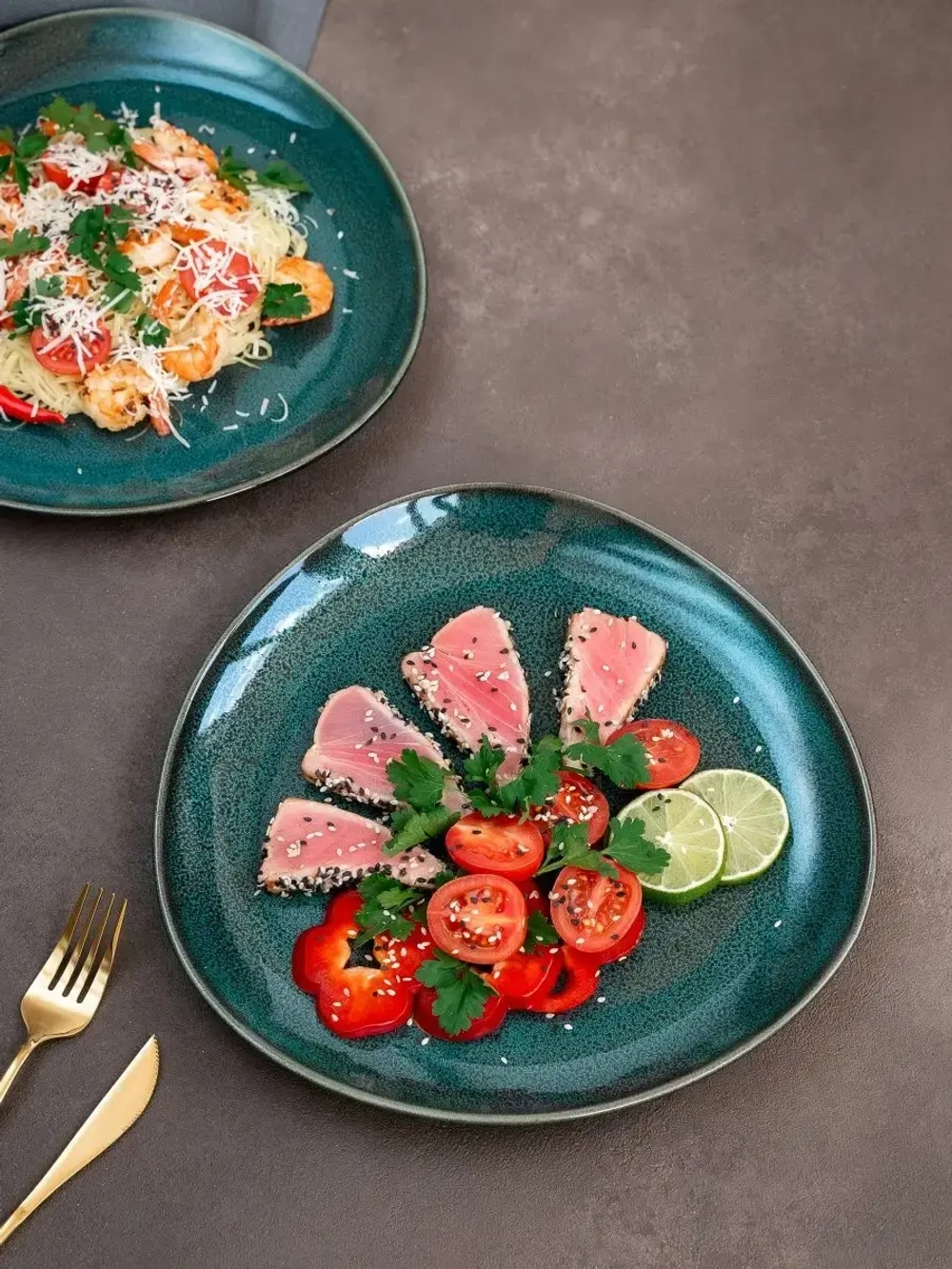 Набор посуды 2 тарелки зелёные треугольные плоские 28 см