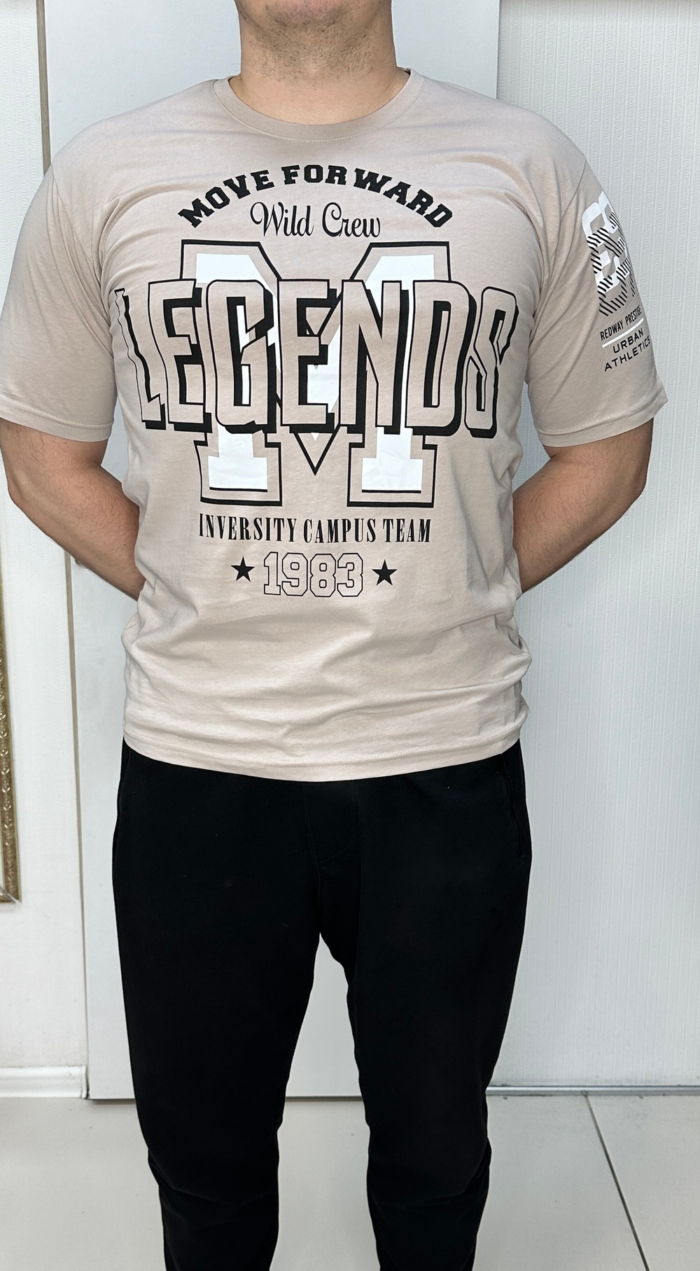 Мужская футболка из хлопка в бежевом цвете