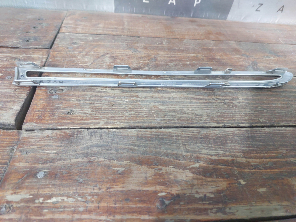 Молдинг решетки радиатора Mercedes GLE (V167) 18-нв Б/У Оригинал A1678854803