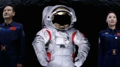 В Китае впервые представили лунный скафандр