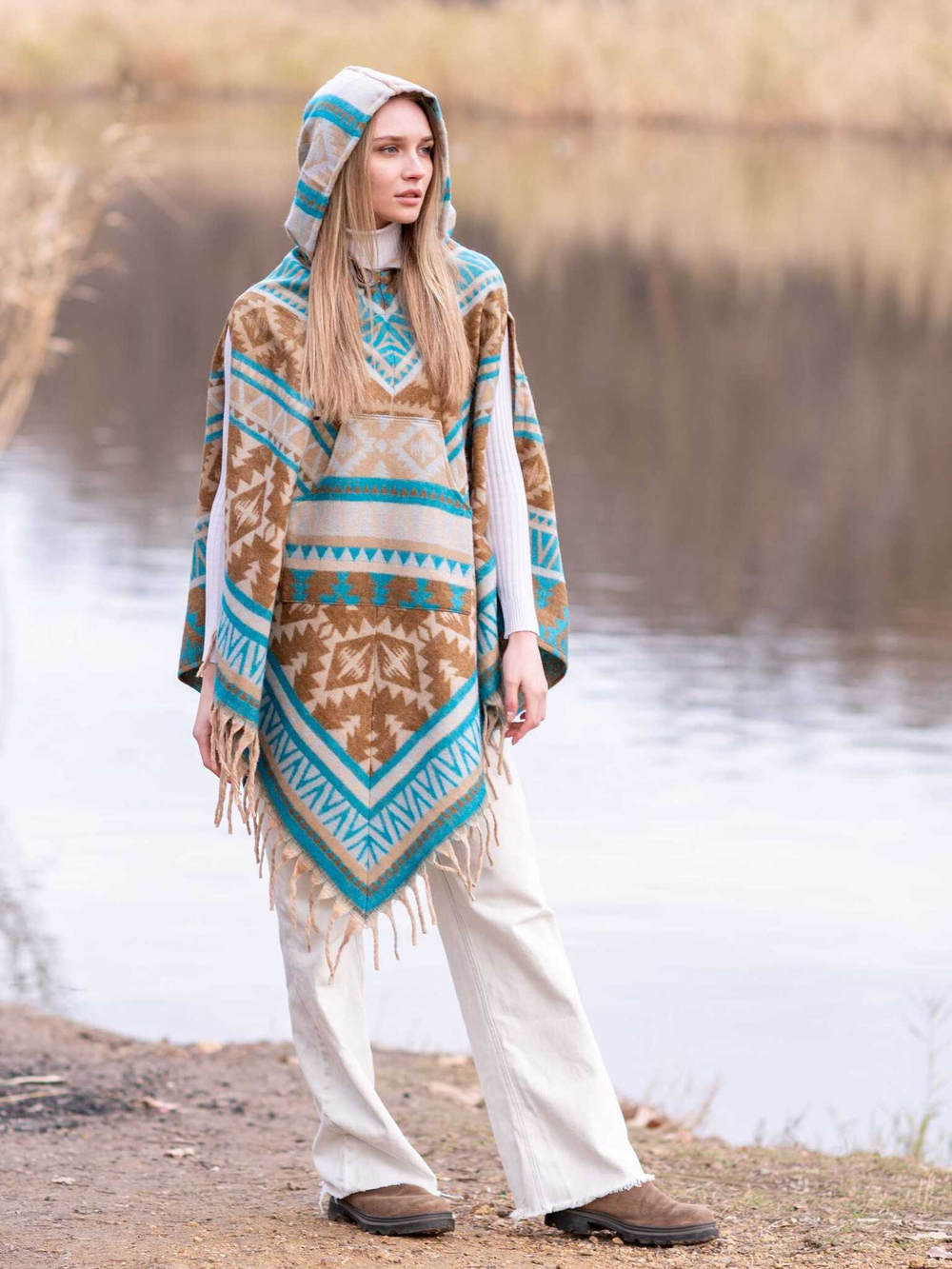 Пончо женское шерстяное с орнаментом