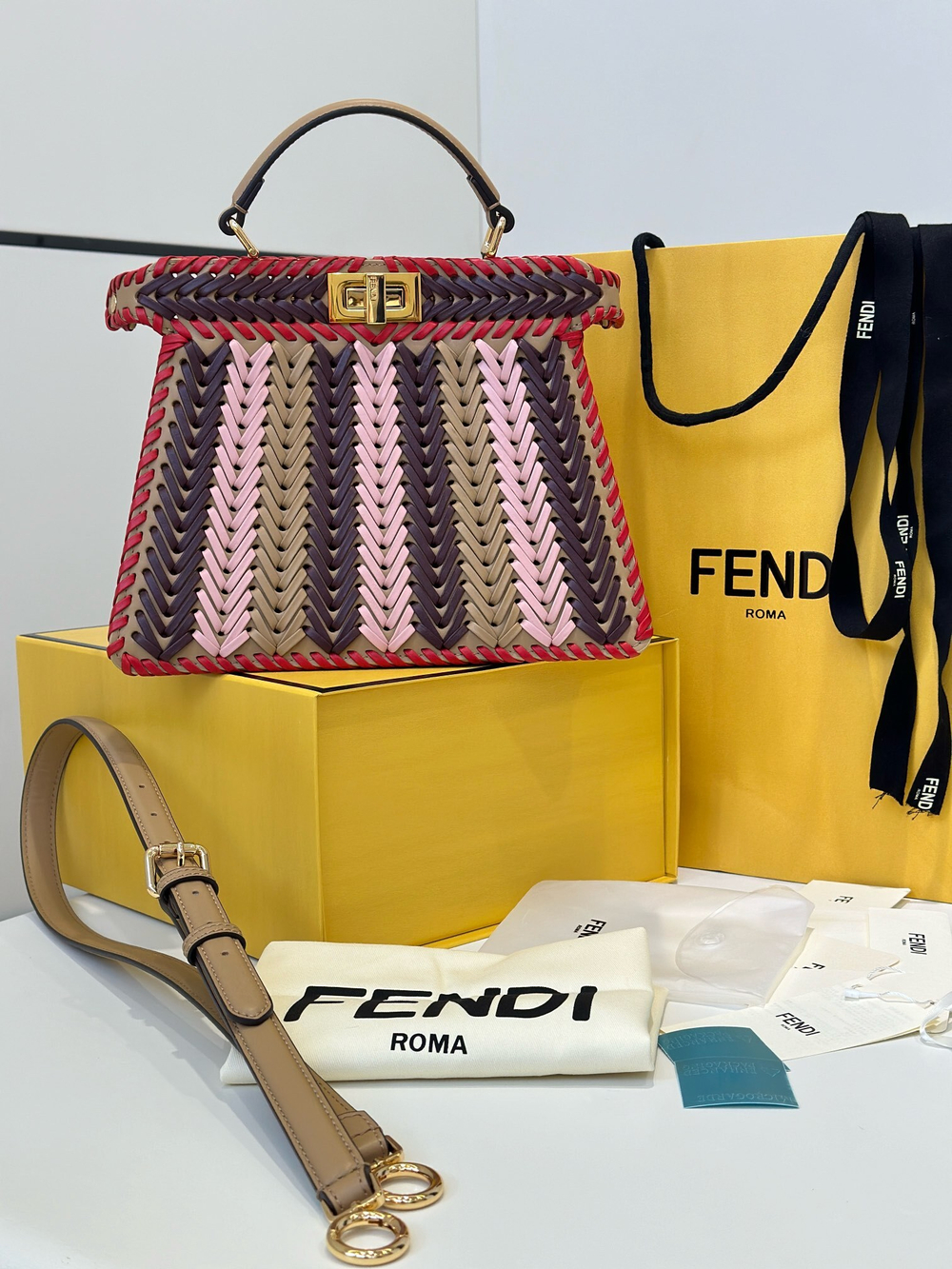 Fendi Peekaboo ISeeU Small 27 cm
