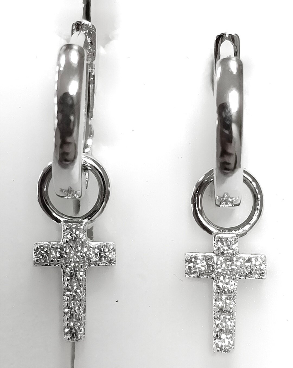 Ювелирные серьги из серебра с фианитами