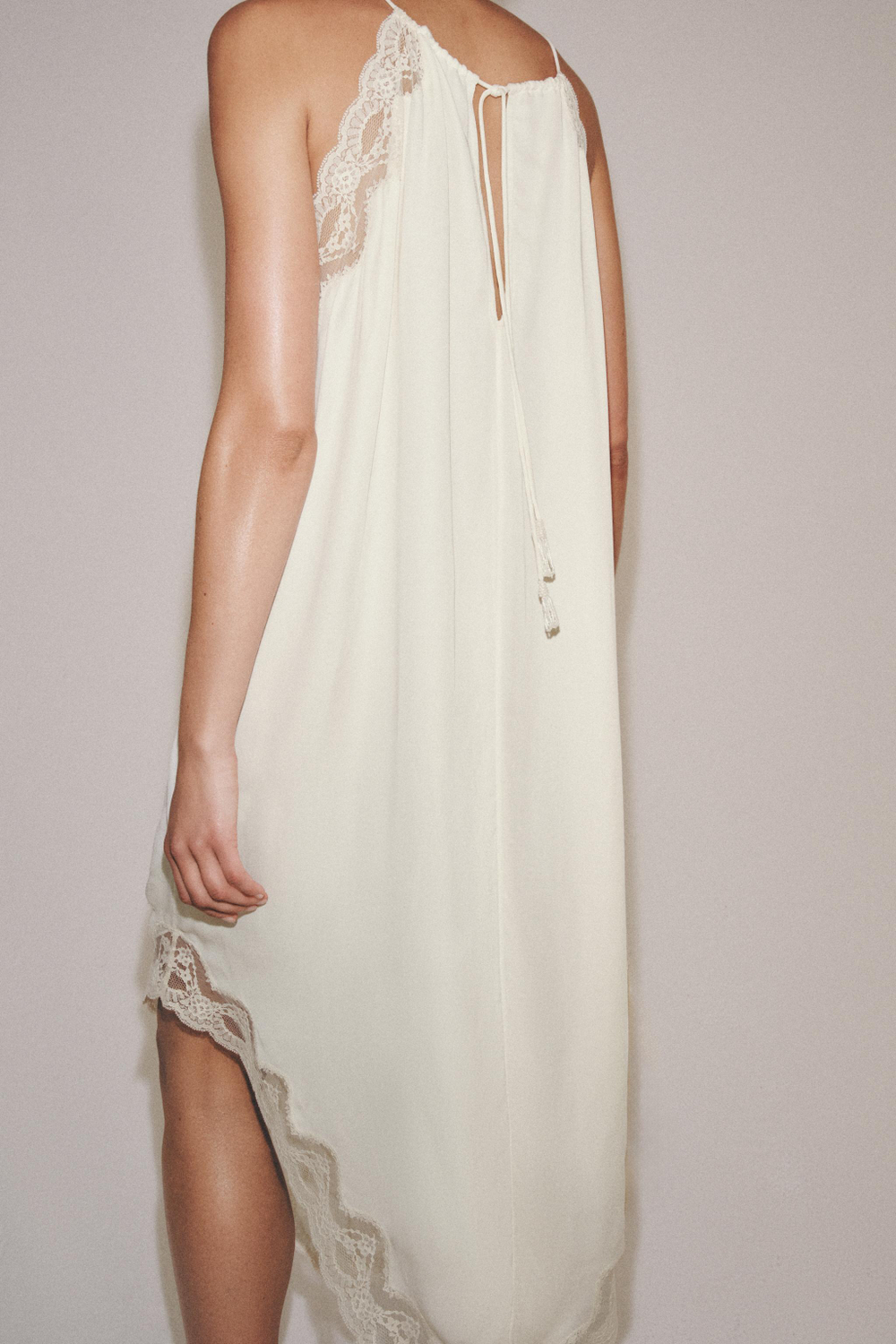 ZARA ПЛАТЬЕ ИЗ КОМБИНИРОВАННОГО КРУЖЕВА — ZW COLLECTION, ЭКРЮ