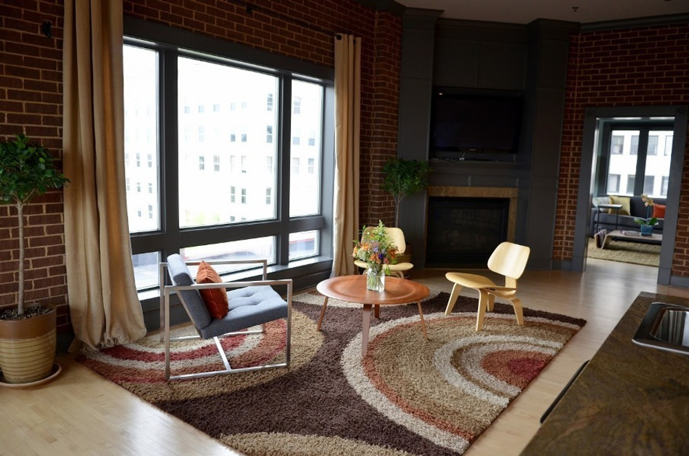 Стол Eames Moulded Plywood