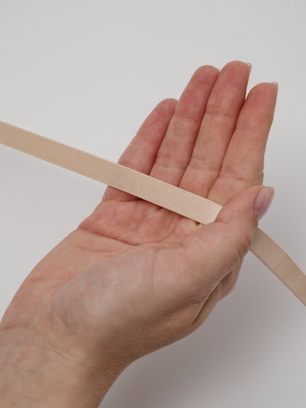 Резинка бретелечная бежевая мягкая глянцевая ширина 10 мм
