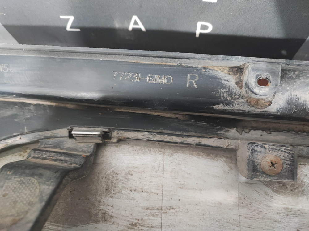 Накладка порога правого Suzuki SX4 2 13-22 Б/У Оригинал 7723161M0