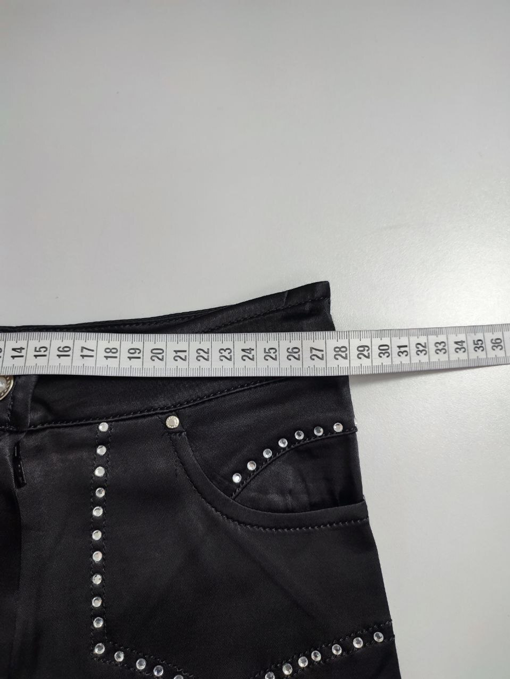 Брюки атласные со стразами на 8 лет, новые