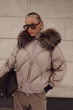 Пуховик оверсайз укороченный с капюшоном