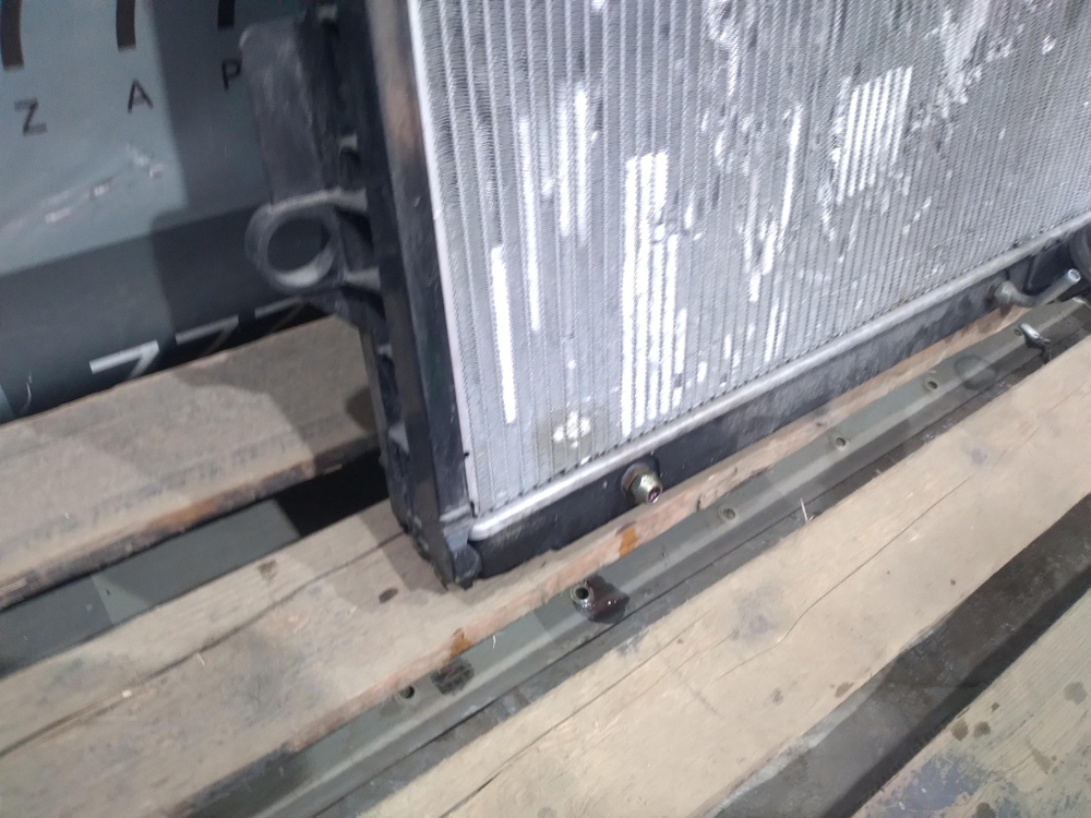 Радиатор двигателя Toyota Land Cruiser 200  Б/У Оригинал 1640051040