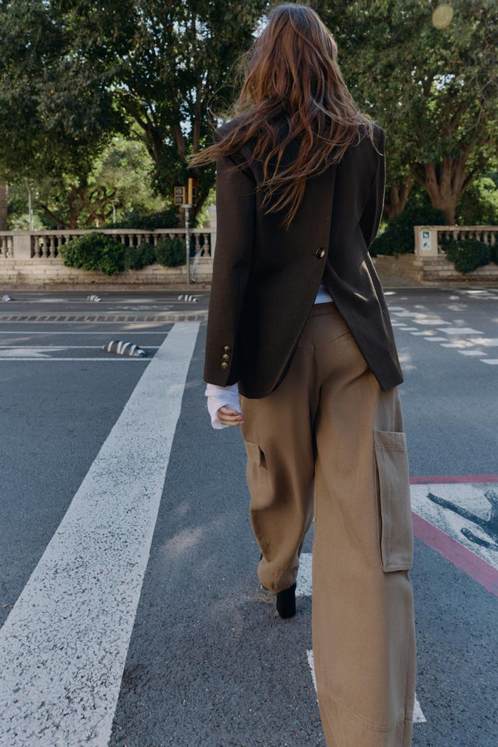 ZARA БЛЕЙЗЕР С ПОДПЛЕЧНИКАМИ, ПУГОВИЦА И РАЗРЕЗ СЗАДИ, КОРИЧНЕВЫЙ