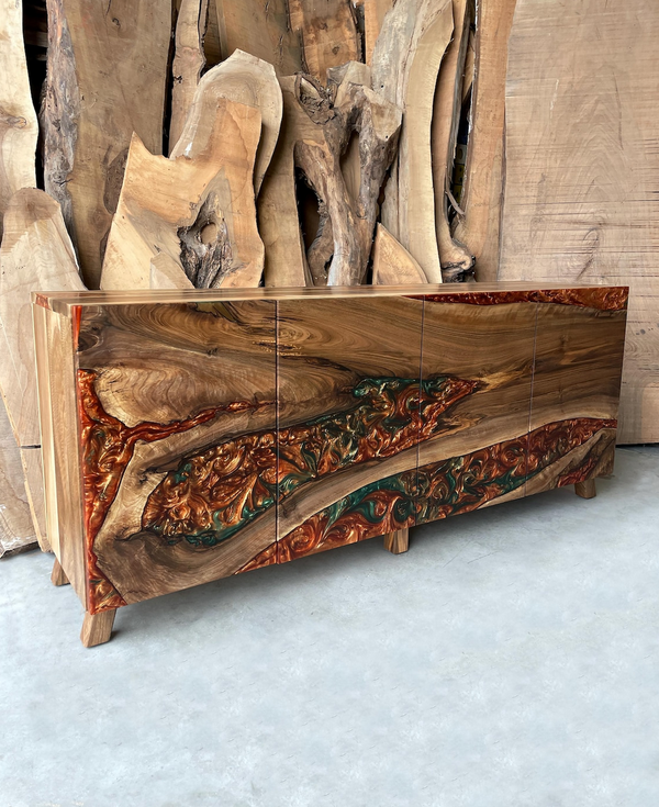 Шкаф из ореха в огненно-бронзовых и оливковых тонах