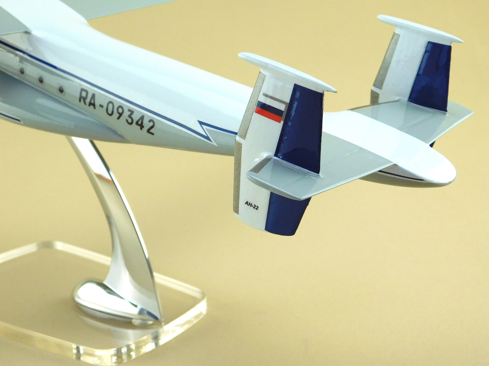 Модель самолета Ан-22 (М1:144, ВТА России, RA-09342)