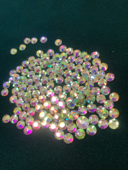 Расклейка страз 300 штук.