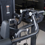 E7005JZ Дельт-машина. Стек 135 кг