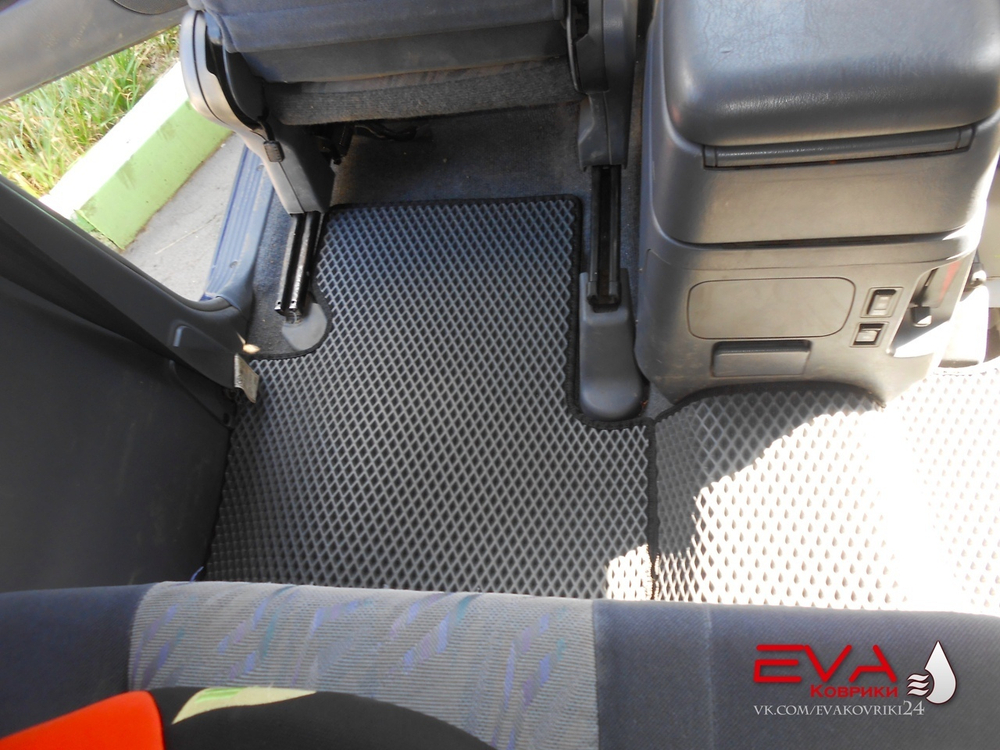 Toyota Land Cruiser Prado 2 поколение J90 (05.1996 - 08.2002) правый руль, 3 двери