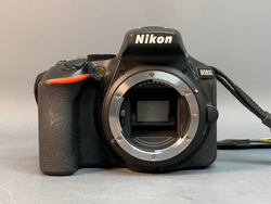 Nikon D5600 kit AF-P 18-55mm VR 11.282 кадров
