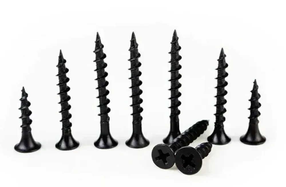 Саморезы чёрные по дереву в кейсе (775 шт.)