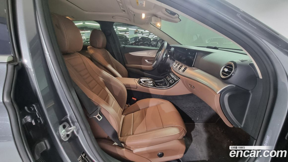 Mercedes-Benz E-Class W213 E300 4MATIC AMG Line (06.2020)