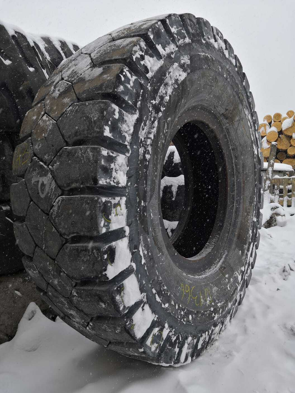 33.00R51 Bridgestone VRDP шина б/у
