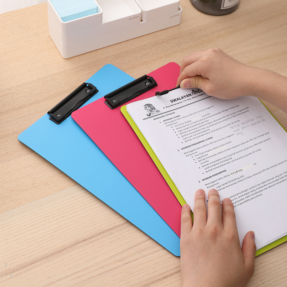 Папка-планшет DELI "RIO" А4, пластиковая, ассорти