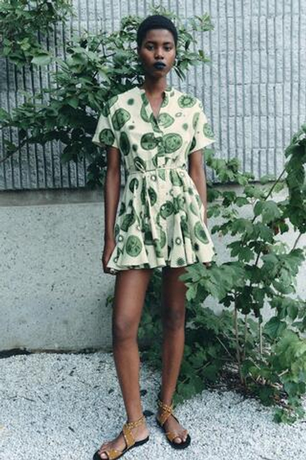 ZARA КОРОТКОЕ ПЛАТЬЕ С ПРИНТОМ — ZW COLLECTION, ЭКРЮ/ЗЕЛЕНЫЙ