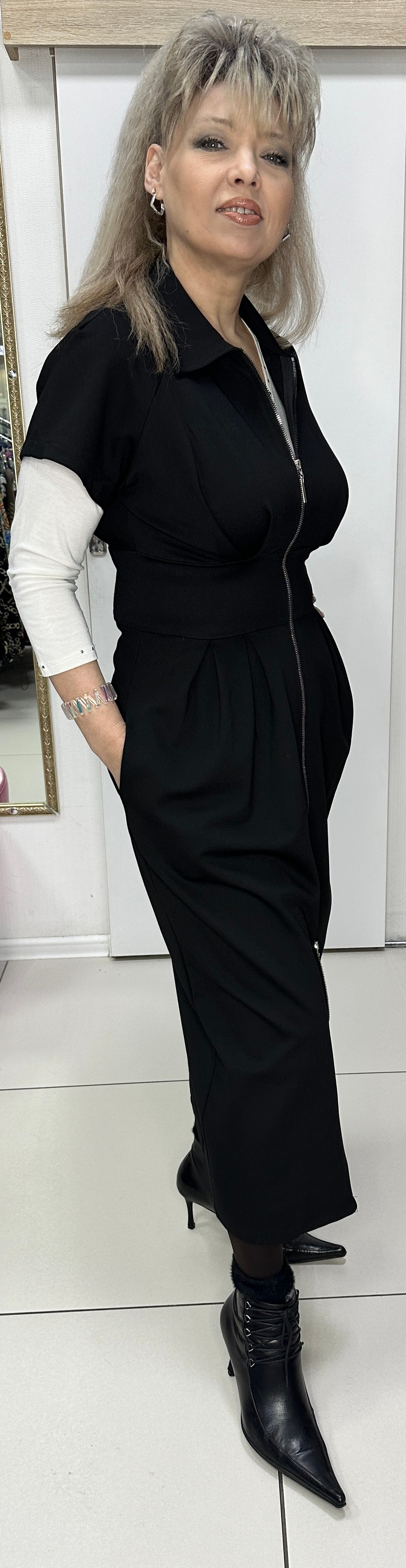 Черное платье на молнии с кармашками