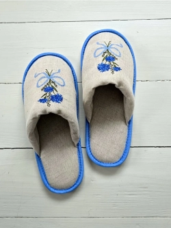 Льняные тапочки с вышивкой Васильки