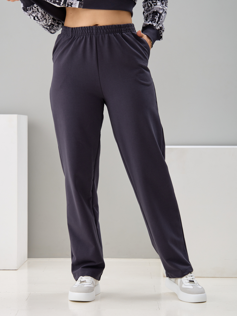 Костюм с брюками КБ-184/белый-антрацитгазета