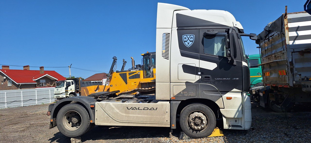 VALDAI 45 4x2 Седельный тягач FB2R13 (Дизельный, 11.8 л, 470 л.с. АТ)