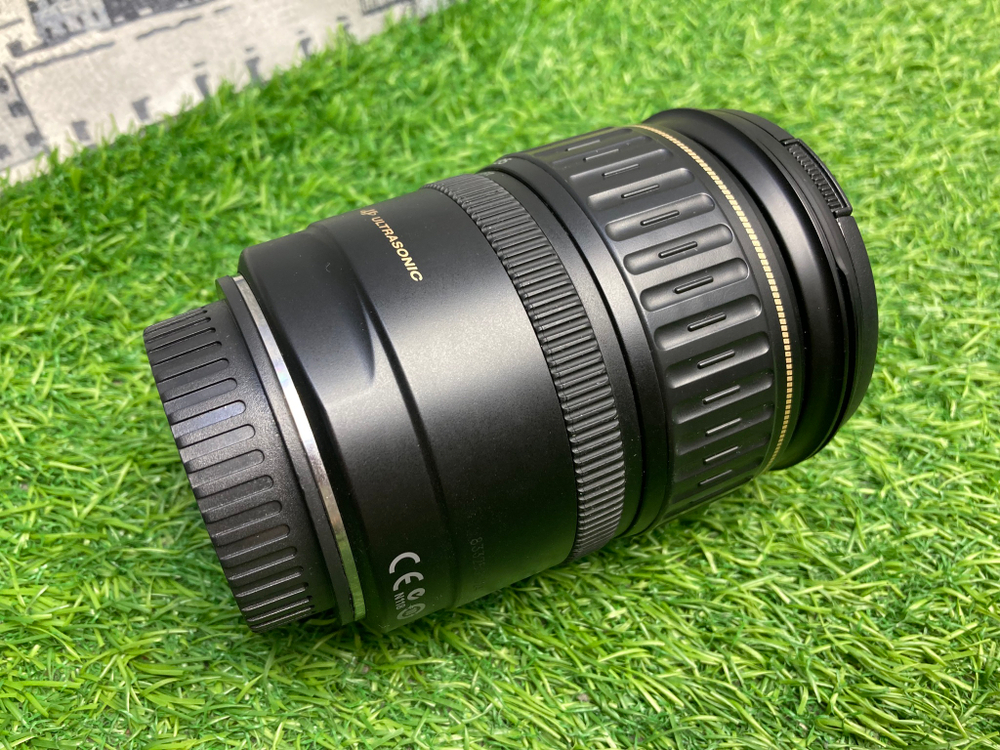 Canon EF 28-135mm 3.5-5.6 IS USM