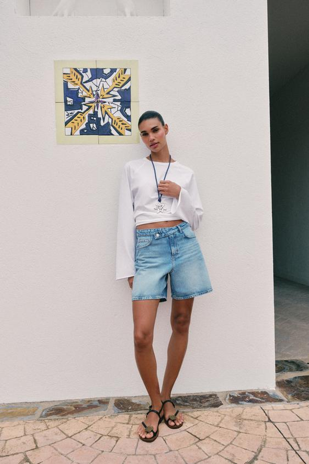ZARA ДЖИНСОВЫЕ ШОРТЫ Z1975 С ПЕРЕКРЕСТНЫМ ПОЯСОМ, ВЫЦВЕТШИЙ СИНИЙ