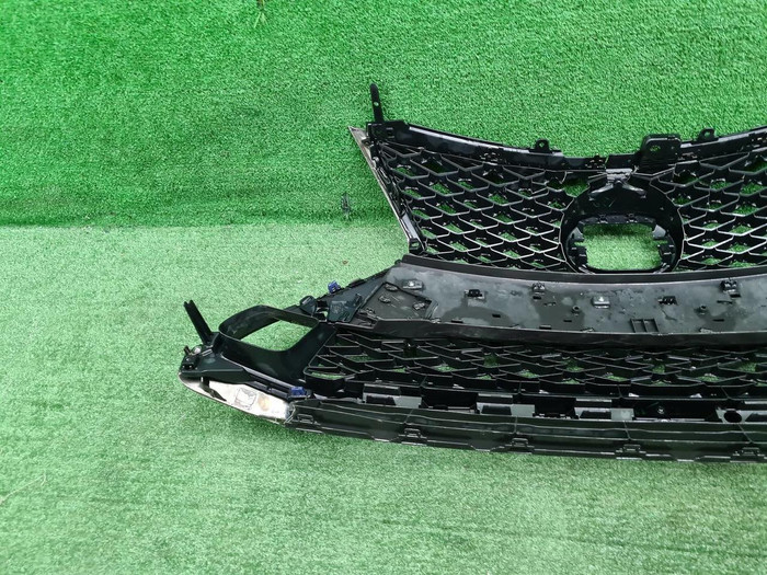 Решетка радиатора Lexus RC (2018-н.в.) F-sport