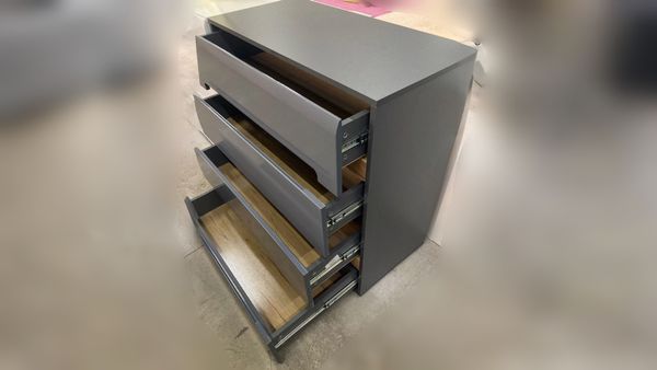 Ознакомьтесь с комодом «Стокгольм» в сером графите от МЕБЕЛЬ МАРКЕТ: стиль и практичность в одном изделии.