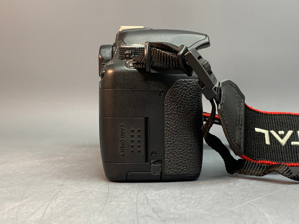 Canon 500D Kit 18-55mm 3.5-5.6 ll 13.272 Кадров