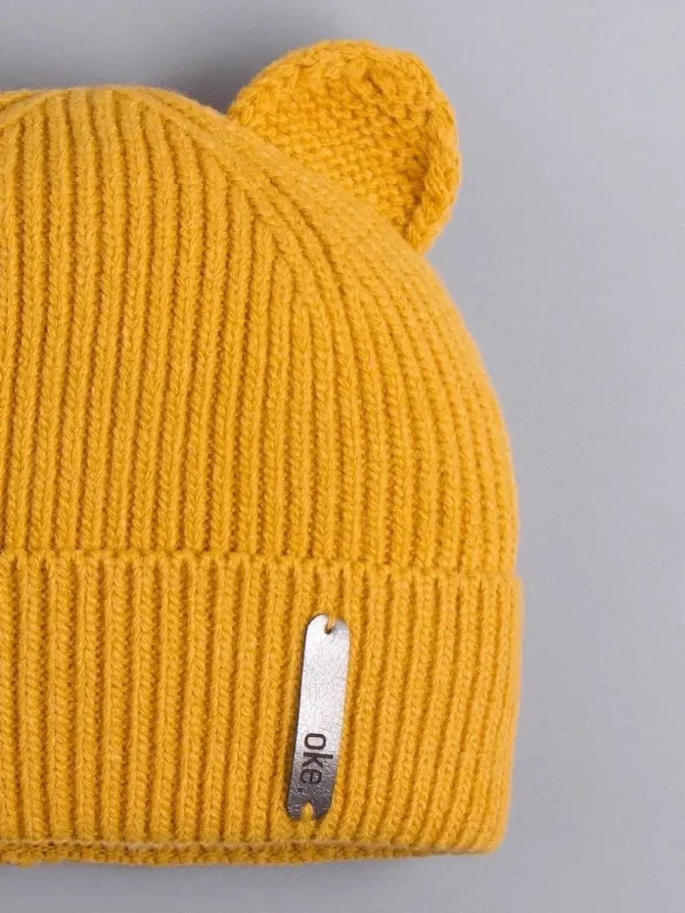 Шапка вязаная демисезонная с ушками