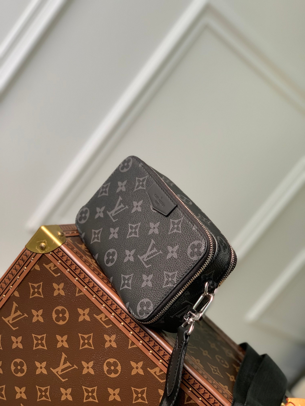 Louis Vuitton Alpha Wearable Wallet