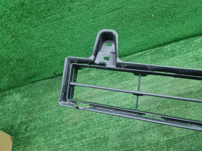 Накладка ПТФ левая Toyota Land Cruiser 200 (15-21)