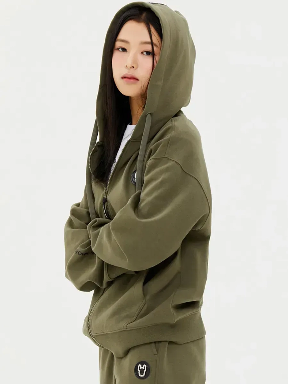 Худи на молнии с капюшоном с металлическим логотипом ladok