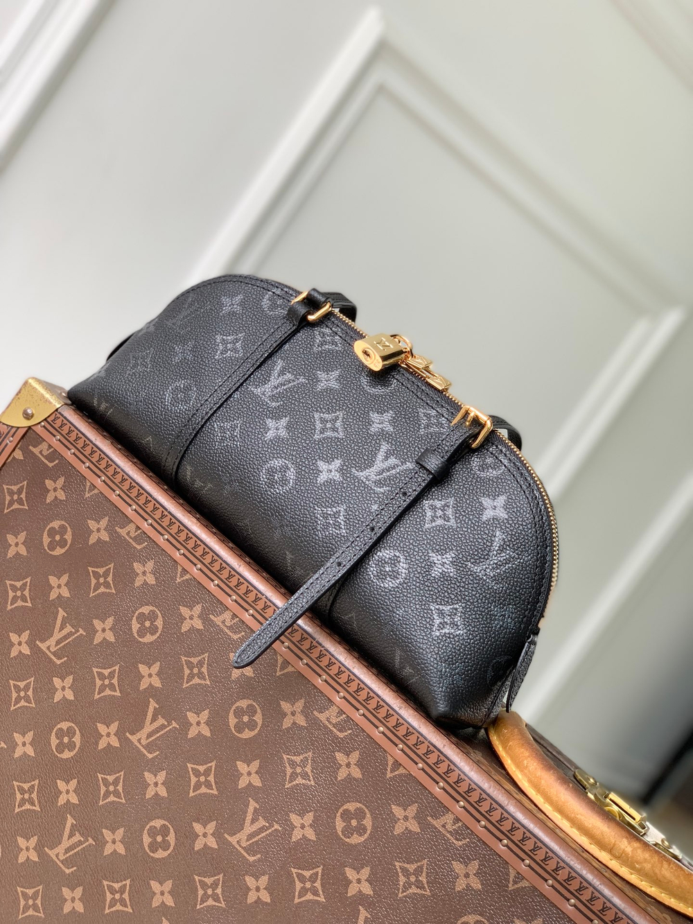Louis Vuitton Squire East West