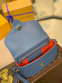 Louis Vuitton Pont 9 Soft MM