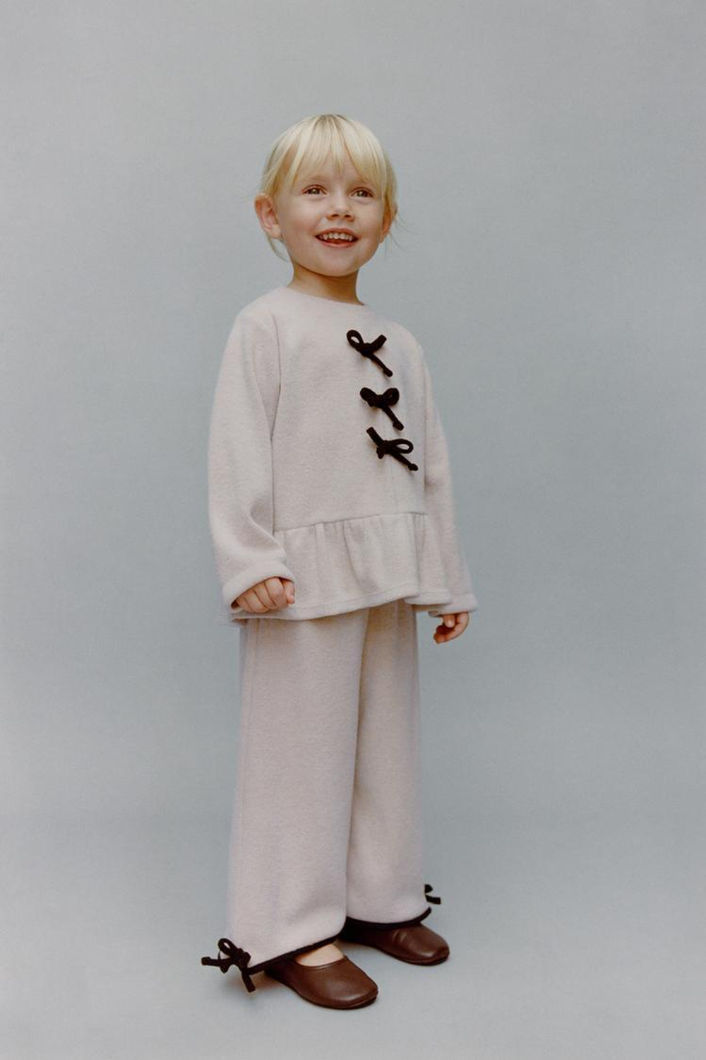 ZARA ЛОНГСЛИВ SOFT TOUCH С КОНТРАСТНЫМИ БАНТАМИ, ПЕСОЧНЫЙ