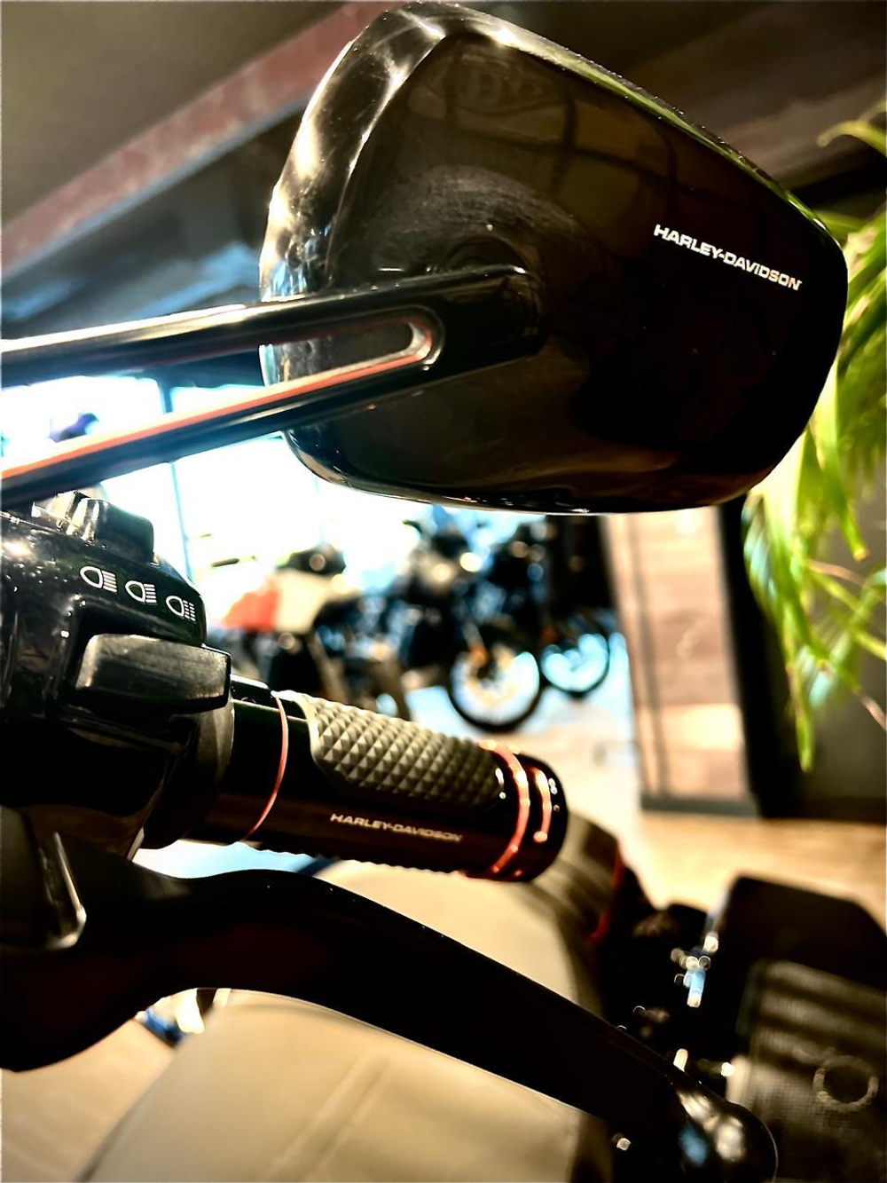 Harley-Davidson CVO Road Glide 121 (Raven Fade) 2025